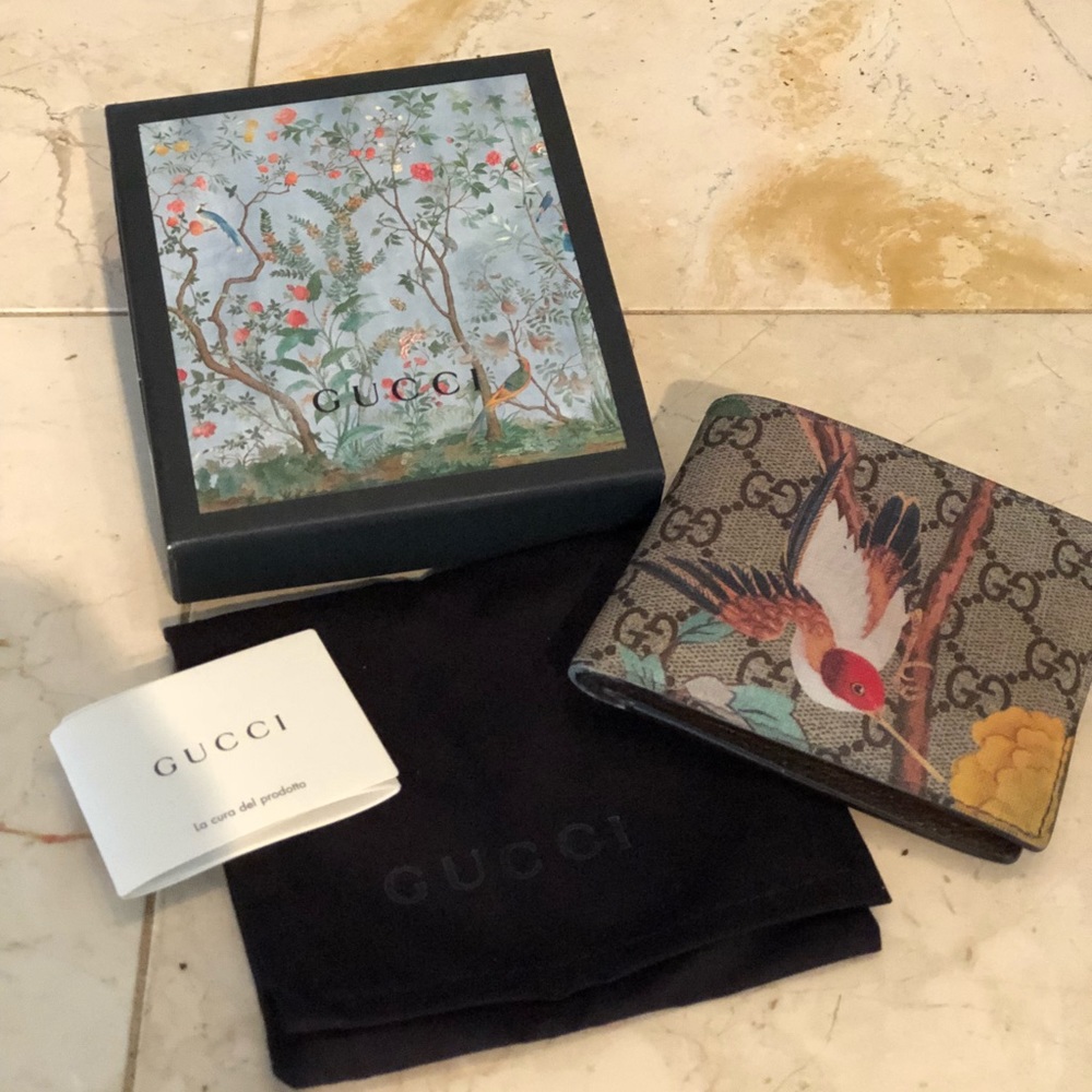 Men’s Gucci wallet